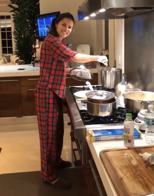 Adriana Lima mutfağa girdi! Olay paylaşım - Resim: 4