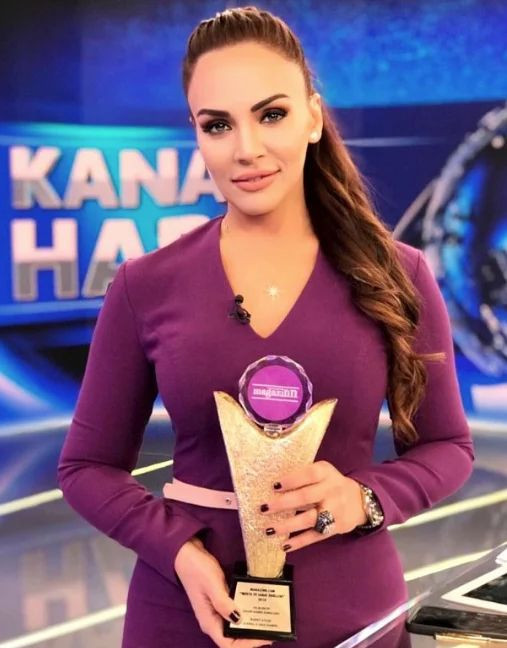 Buket Aydın Emir Sarıgül aşkı belgelendi! İşte öpücük kondurduğu bomba kare - Resim: 1