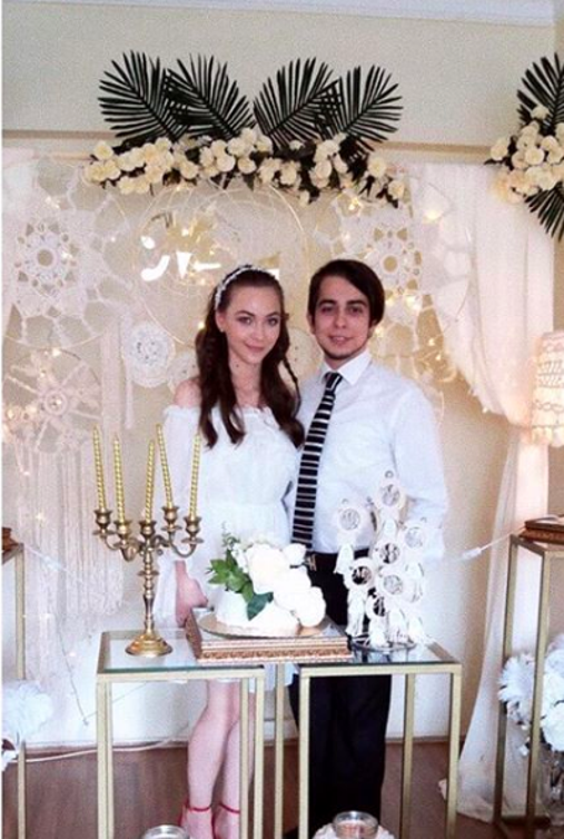 Miray Akay kaç yaşında Miray Akay'ın nişanlısı Atilla Doğukan Türkyılmaz kimdir? - Resim: 0