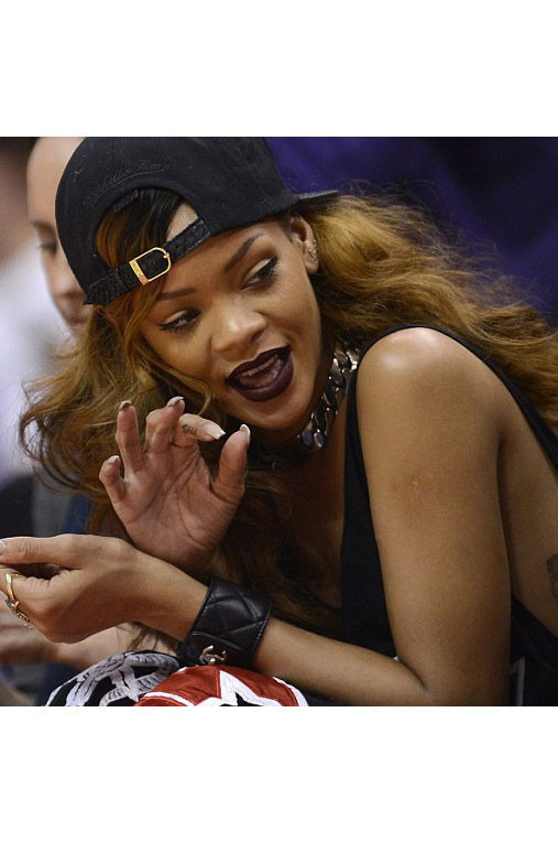Rihanna'dan sevgilisine kel nispet - Resim: 3
