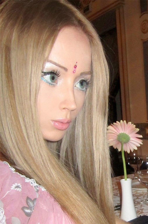 Barbıe gibi görünme çılgınlığı! - Resim: 3