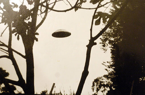 Yoksa yalnız değil miyiz? - Resim: 1