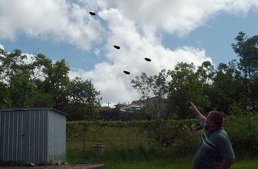 Yoksa yalnız değil miyiz? - Resim: 2