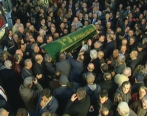 Medine Haberal'ın cenazesine büyük katılım - Resim: 4