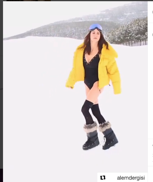 Defne Samyeli ayrılık sonrası mayoyla Palandöken'e çıktı! - Resim: 0