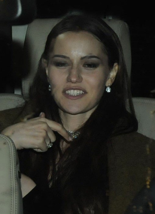 Burak Özçivit Almanya'ya kız isteyip el öpmeye gitti! - Resim: 3