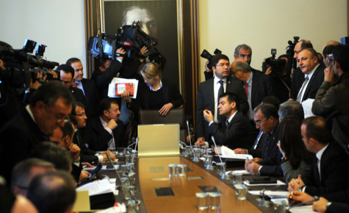 Vekiller sıkışınca yine kapıştılar - Resim: 4