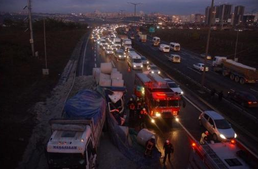 Bu kaza TEM'i adeta felç etti! - Resim: 2