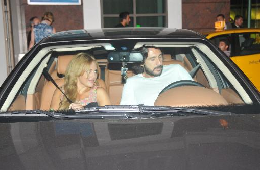 Sultan sevgilisiyle el ele - Resim: 3