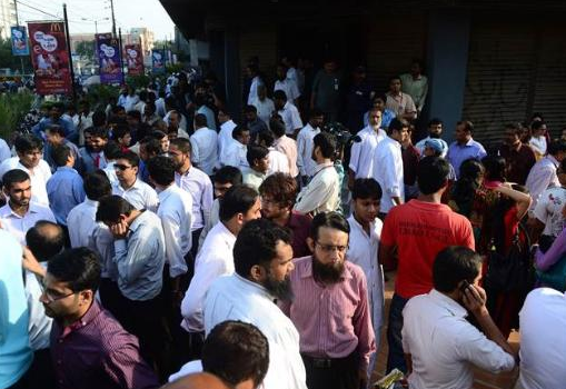 Pakistan'da 7.8'lik deprem sonrası ilk görüntüler - Resim: 1