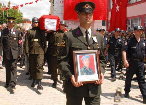 Şehit evlada son bakış - Resim: 4