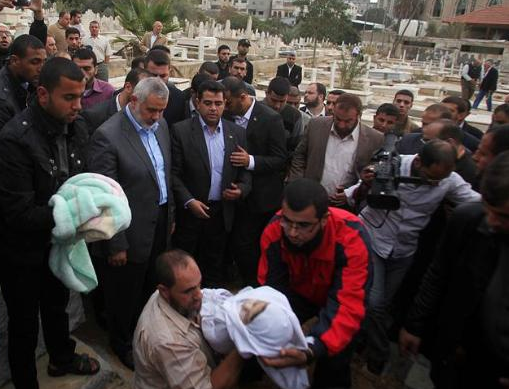 Başbakan torununu elleriyle toprağa verdi - Resim: 3