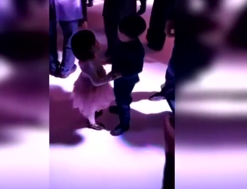 Düğünde dans ettiği kızı bırakmak istemedi kızın babasına bakın ne yaptı - Resim: 1