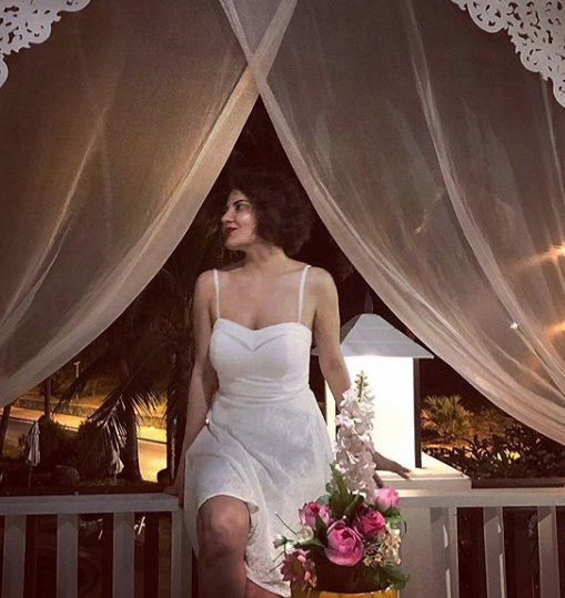 Göksel'in yataktaki cesur tatil pozu sosyal medyayı salladı - Resim: 4