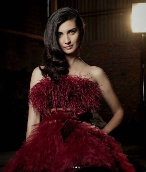 Tuba Büyüküstün ikiz kızlarıyla fotoğrafını Instagram'dan paylaştı beğeni yağdı - Resim: 2