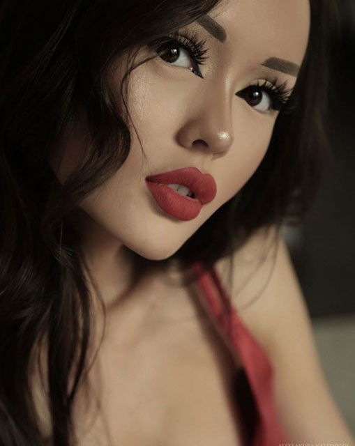 Yeni fenomen Kazak Barbie Dinara olay oldu! - Resim: 4