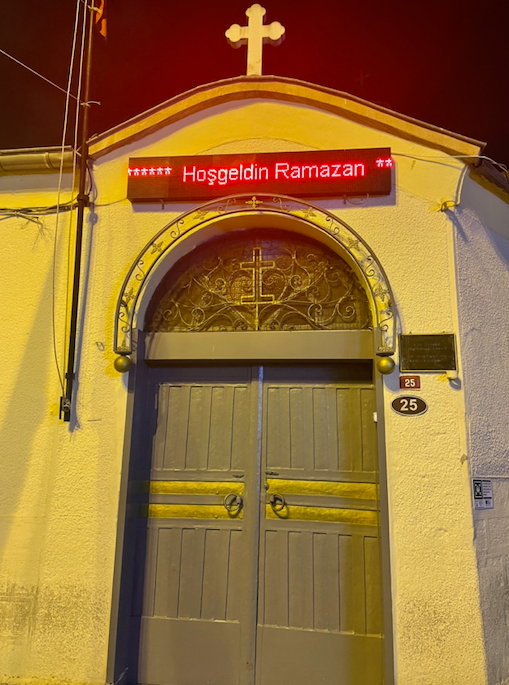 Kadıköy'deki Rum kilisesi ramazanı kutladı görenler paylaştı - Resim: 0