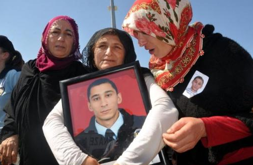 Şehit cenazesinde linç girişimi! - Resim: 2