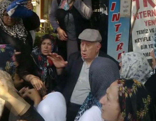 Eyüp Sultan'da 'para dağıtan adam' izdihamı - Resim: 2