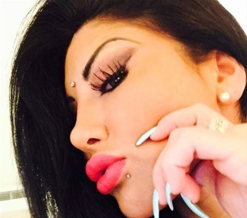 Göz  rengini değiştirmek isterken kör oldu - Resim: 4