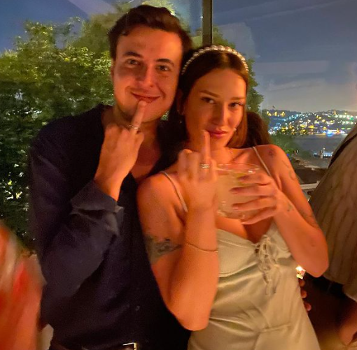 Güldür Güldür Show oyuncusu Burak Topaloğlu nişanlandı! Nişanlısını görenler hayran kaldı - Resim: 3