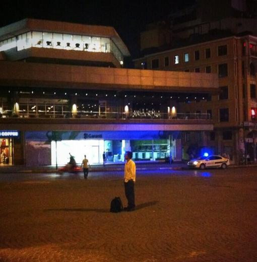 Saatlerdir Taksim'e öylece duruyor - Resim: 1