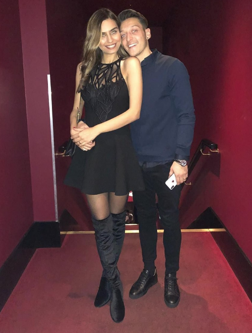 Rihanna paylaşımı Amine'yi kıskançlık krizine soktu! - Resim: 2