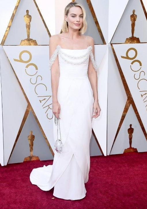 Adriana Lima'dan kırmızı halıya damga vuran cesur dekolte! - Resim: 3