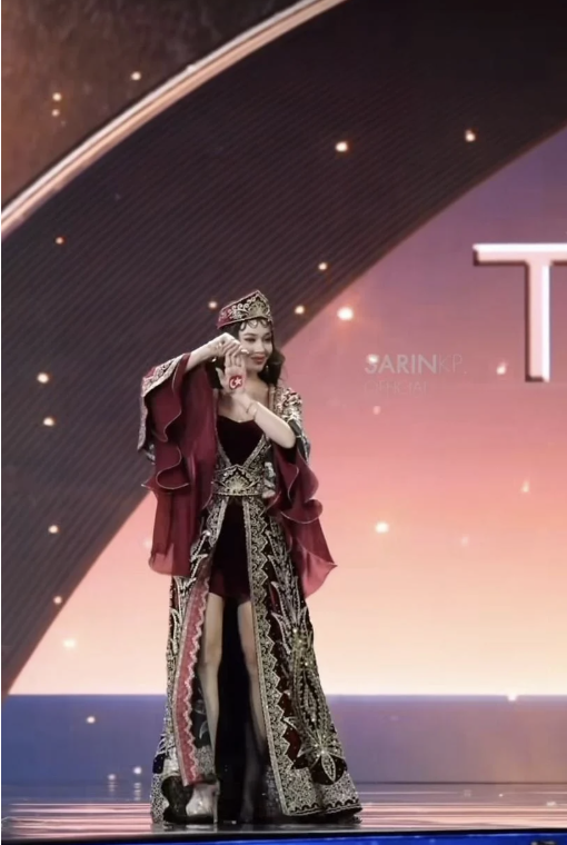 Kainat Güzeli yarışmasında Hürrem rüzgarı! Ceren Aslan 10 Kasım'da da siyahlara bürünmüştü - Resim: 3