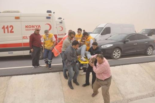 Kum fırtınası karayolunu kana buladı - Resim: 4