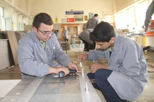 Öğrencilerin üretim yaptığı okul 1 milyon 150 bin lira kazandı - Resim: 4