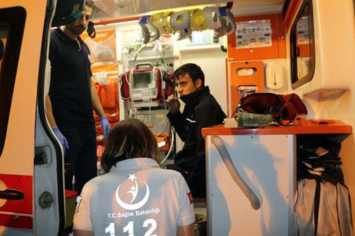 Ne yaptın sen? Alkollü sürücü polis noktasına daldı... - Resim: 3