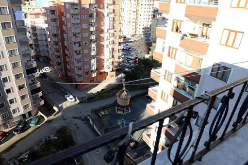 RİZE'de markete gitmeye üşenen adam balkonuna 200 metrelik "teleferik" kurdu - Resim: 4