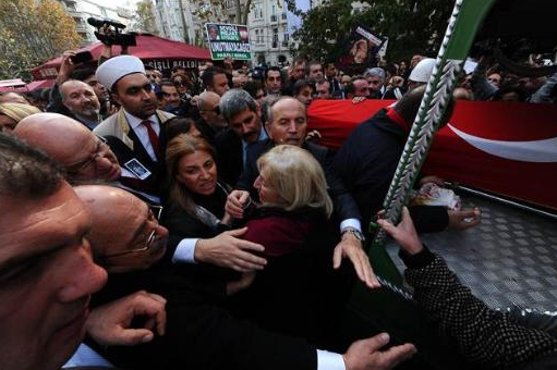 Nejat Uygur'un cenazesinde izdiham - Resim: 1