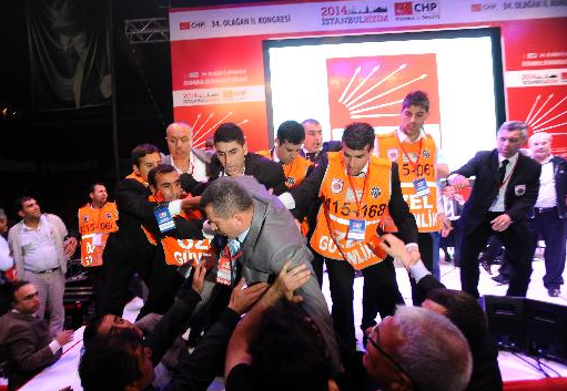 CHP Kongresi'nde yine yumruklar konuştu - Resim: 1