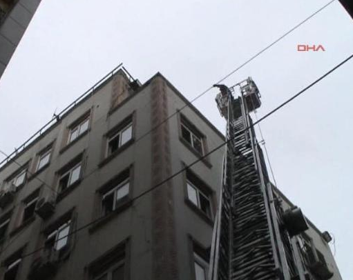 Penguen'de korkutan yangın! - Resim: 4