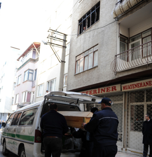 Yangın bir aileyi yok etti - Resim: 4