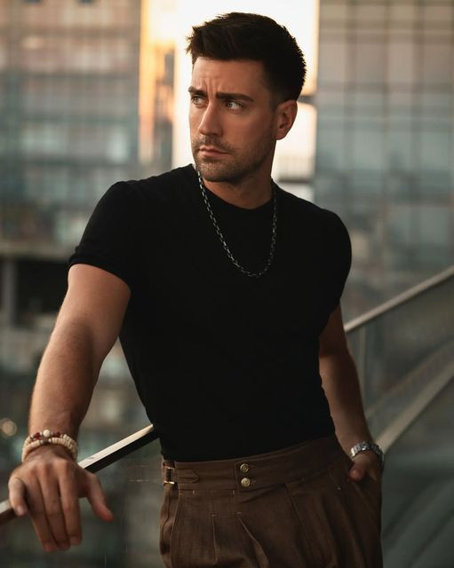 Bornozlu pozu olay yaratmıştı! Çağlar Ertuğrul o paylaşım hakkında konuştu - Resim: 1