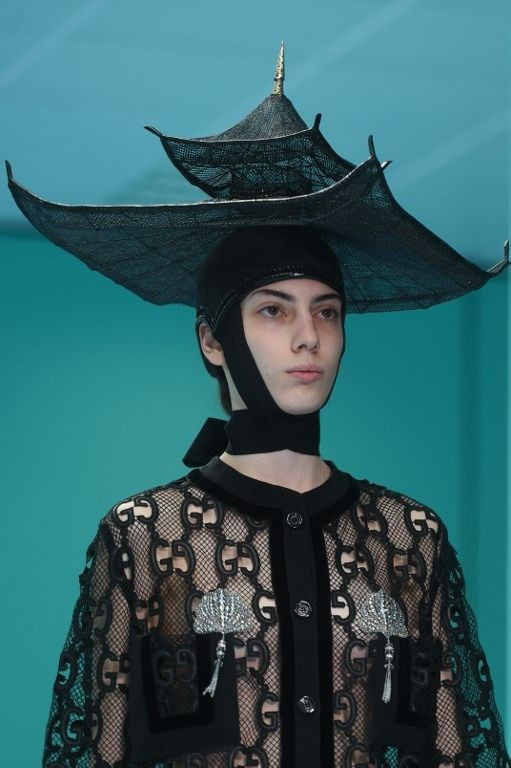 Sıradışı defilede podyumu ameliyat odasına çevirdiler - Resim: 4