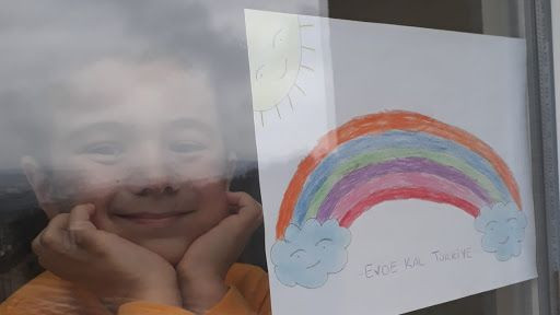 Miniklerden gökkuşağı resmiyle ‘Evde kal’ çağrısı - Resim: 1