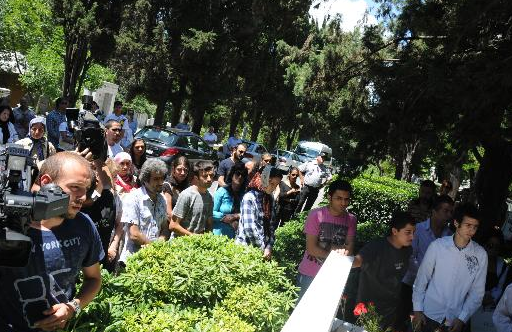 Kemal Sunal mezarı başında anıldı - Resim: 4