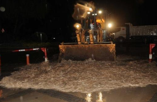 Bir saatlik yağış bu hale getirdi! - Resim: 3