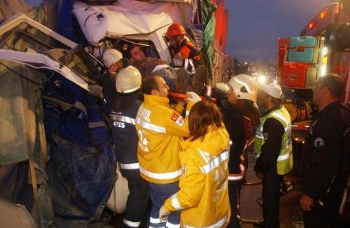 Bu kaza TEM'i adeta felç etti! - Resim: 1