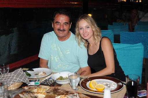 Dostu düşmanı çatlatacak poz! - Resim: 4