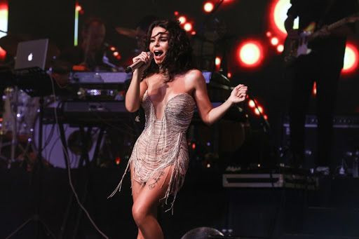 Simge Sağın Harbiye'yi seksi kıyafeti ve dansıyla salladı geceye damgasını vurdu - Resim: 3