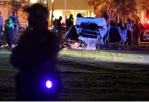 İsrail'de araçla yayaların arasına daldı silahla ateş açtı! Ölü ve yaralılar var - Resim: 1