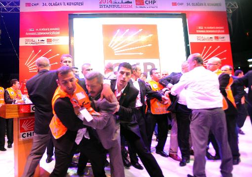 CHP Kongresi'nde yine yumruklar konuştu - Resim: 3