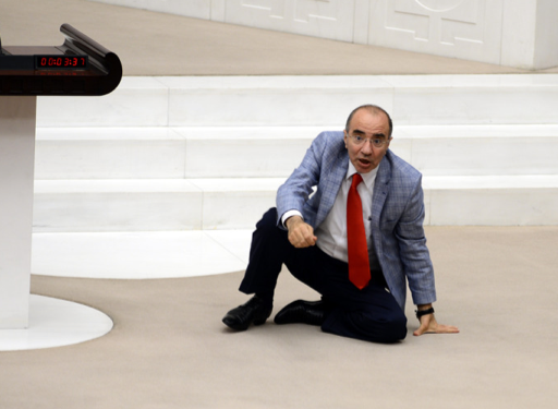 CHP'li vekil Meclis'te bakın ne yaptı? - Resim: 3