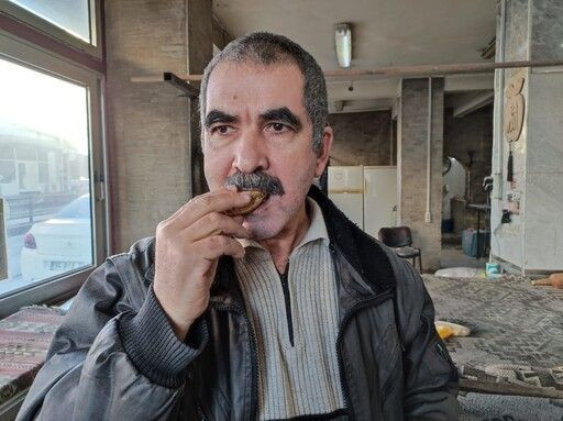 Adana'da günde sınırlı sayıda üretiliyor bu simidin tanesi 7 lira - Resim: 2