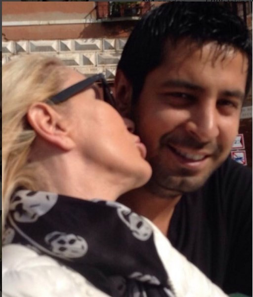 Sevgilisinin doğum gününü kutladı - Resim: 1